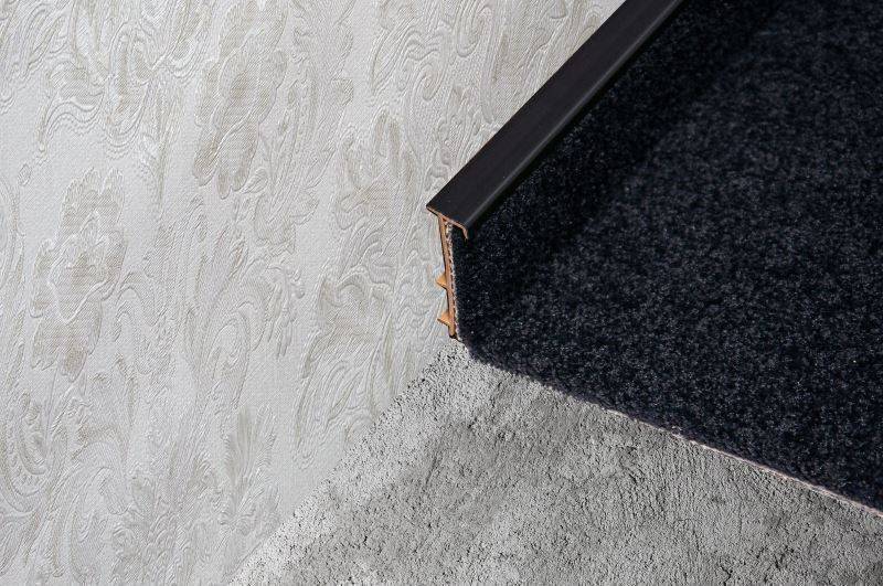 Плинтус для ковролина "Korner" Listwa черный (2500*13,8*50 мм) — купить в Екатеринбурге