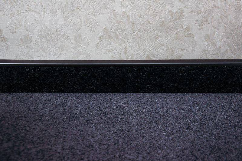 Плинтус для ковролина "Korner" Listwa черный (2500*13,8*50 мм) — купить в Екатеринбурге