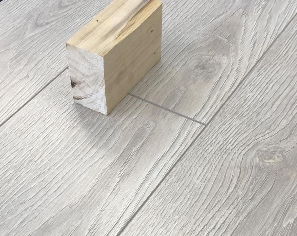 Ламинат "SunFloor" 8/32 4V Дуб Лайн 37 (1380*193*8 мм) — купить в Екатеринбурге