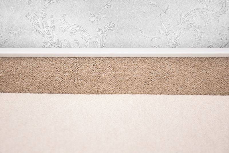 Плинтус для ковролина "Korner" Listwa белый (2500*13,8*50 мм) — купить в Екатеринбурге