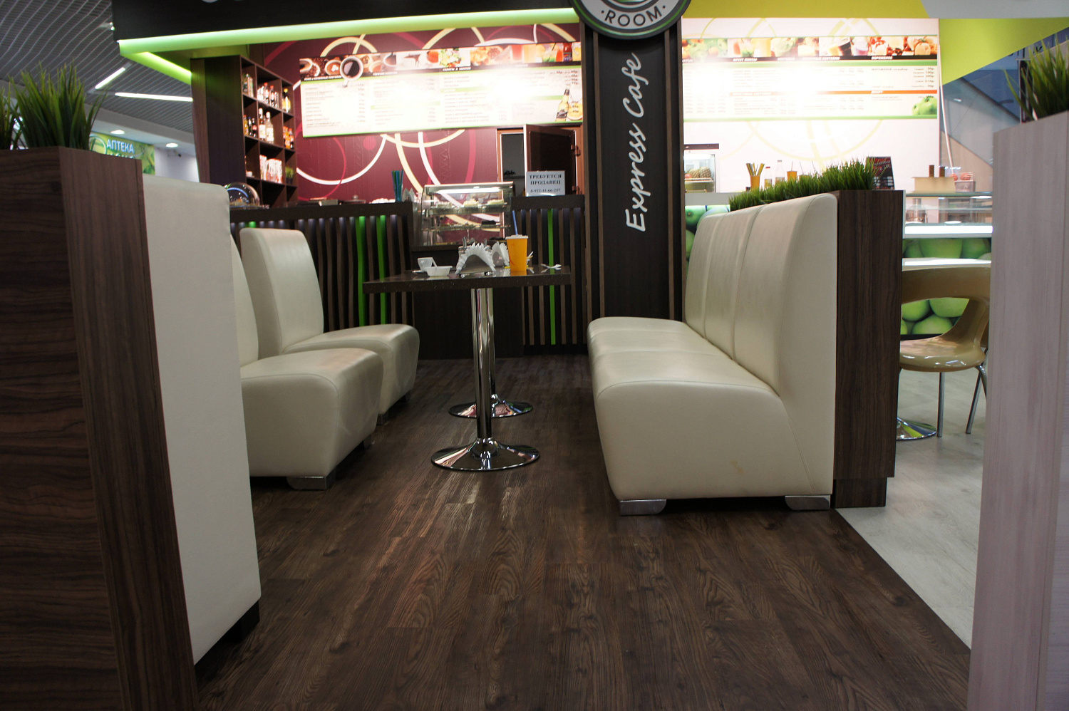 Укладка кварцвиниловой плитки в Coffee Room Fresh