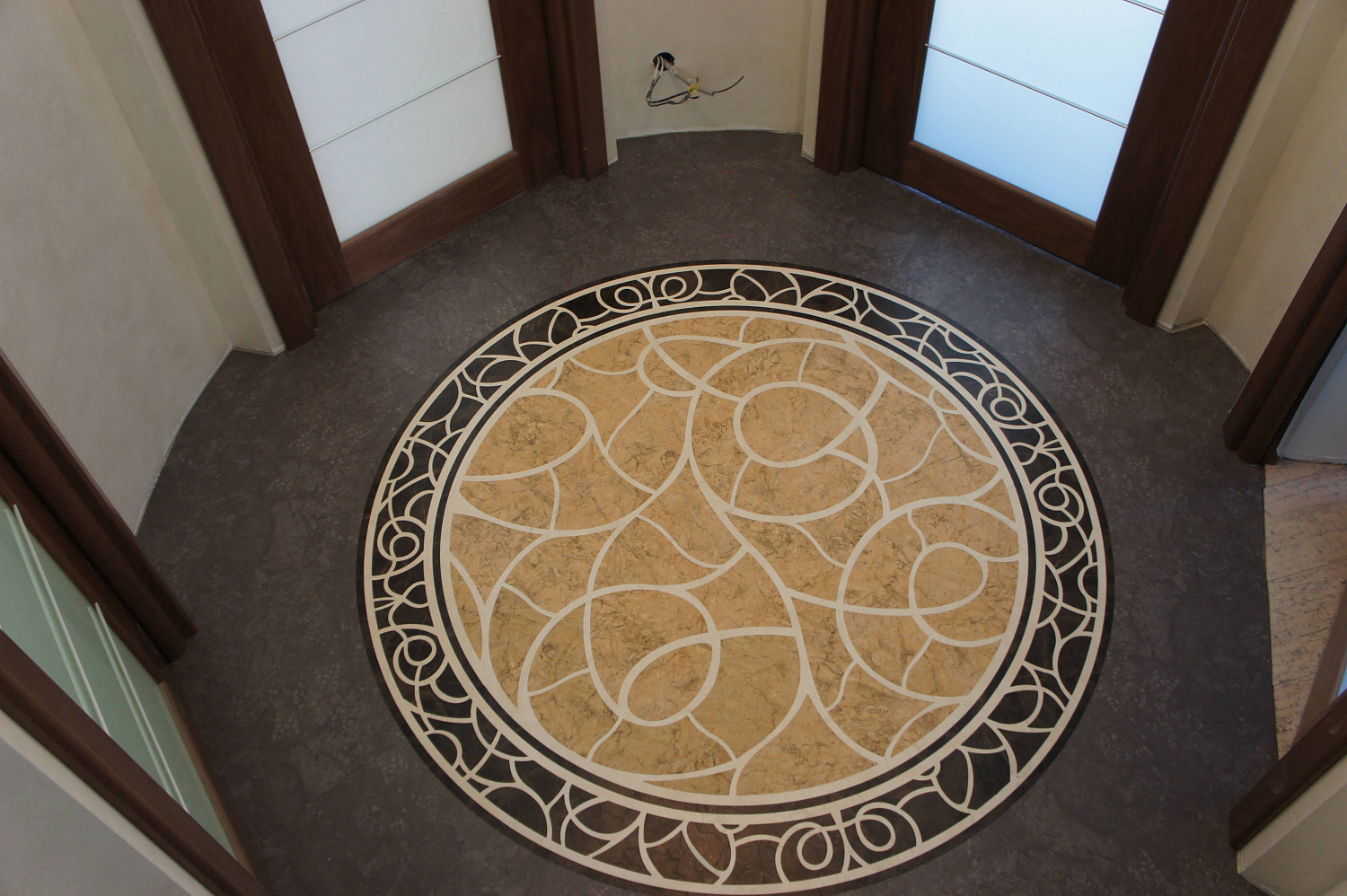 Орнамент из кварцвиниловой плитки