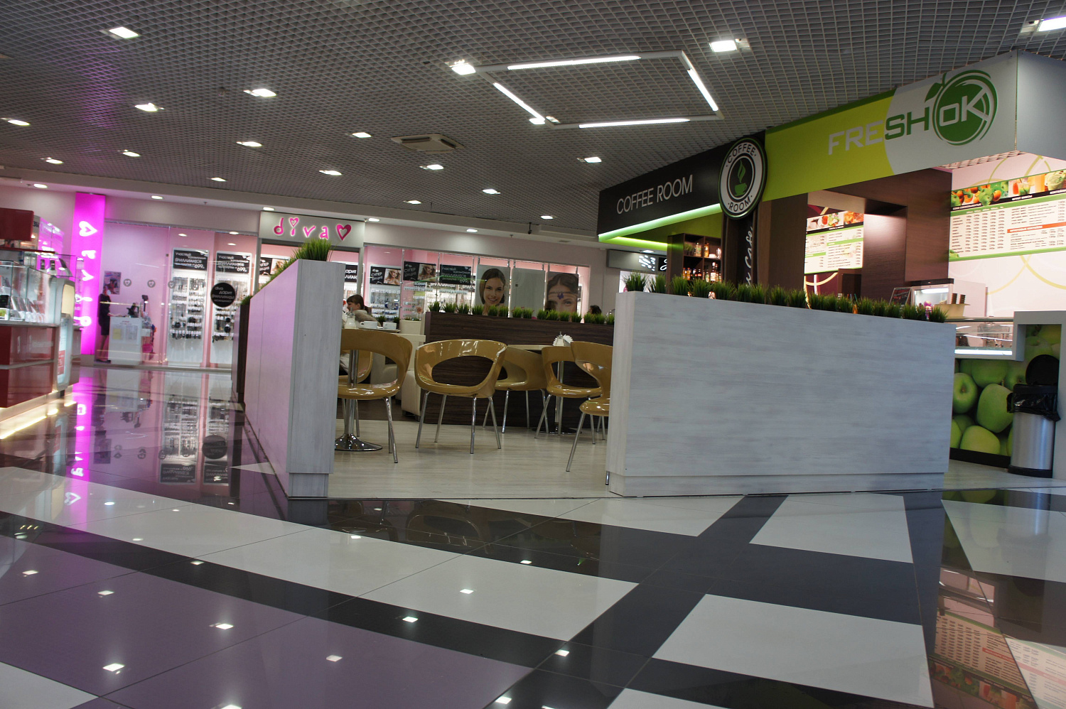 Укладка кварцвиниловой плитки в Coffee Room Fresh