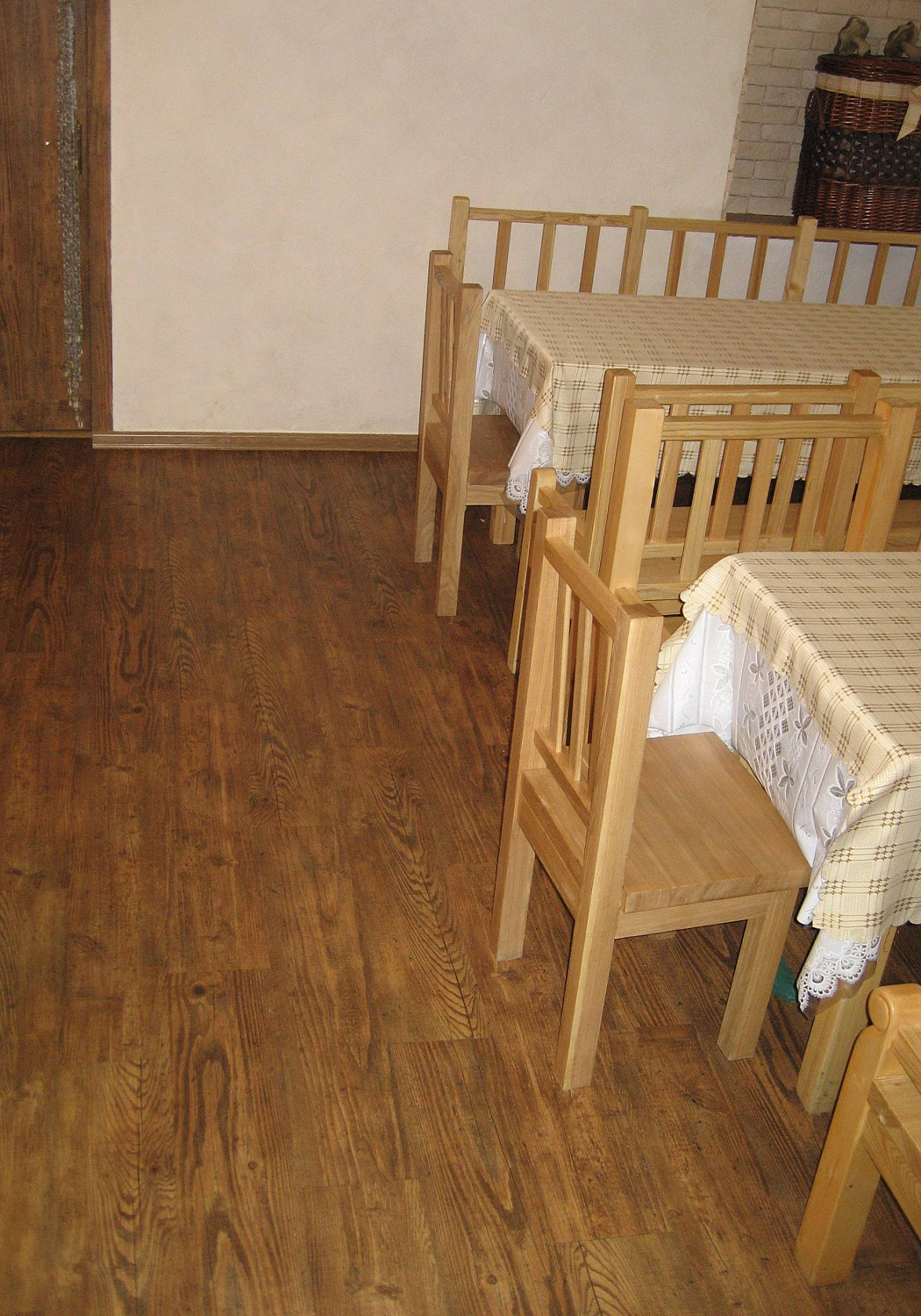 Отделка кварцвиниловой плиткой Art Tile