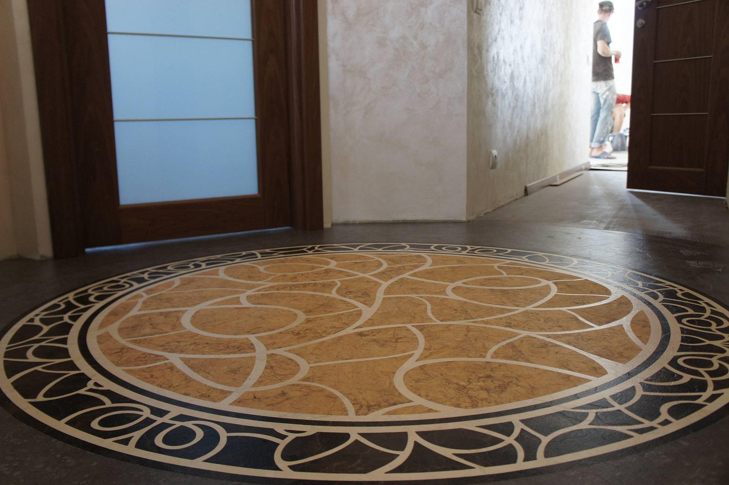 Орнамент из кварцвиниловой плитки